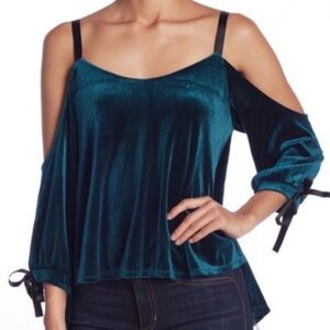 Romeo & Juliet Couture Cold Shoulder Velvet Top Open Back Blouse Women’s Medium